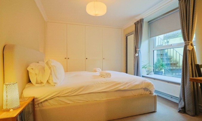 Southville Apartment | One bedroom basement flat in Coronation road