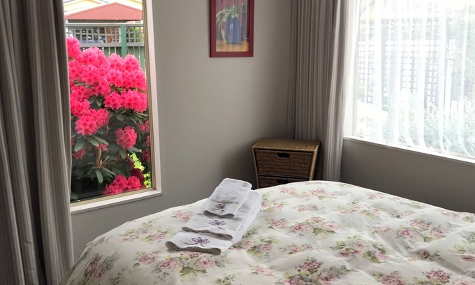 Invercargill Cottage | One Bedroom Cottage, Central to CBD, Park, Airport