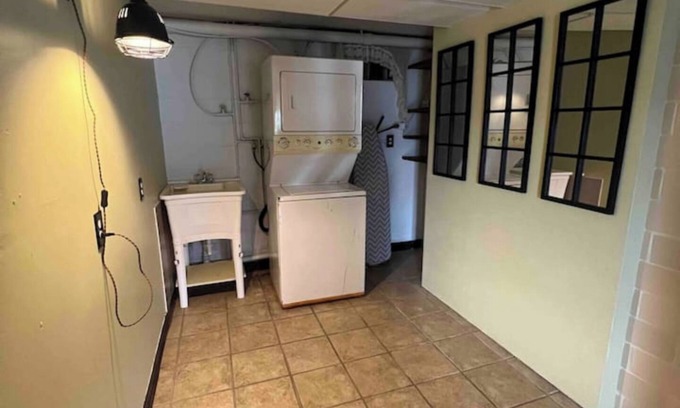 Dellroy Apartment | One Bedroom Delroy Rental