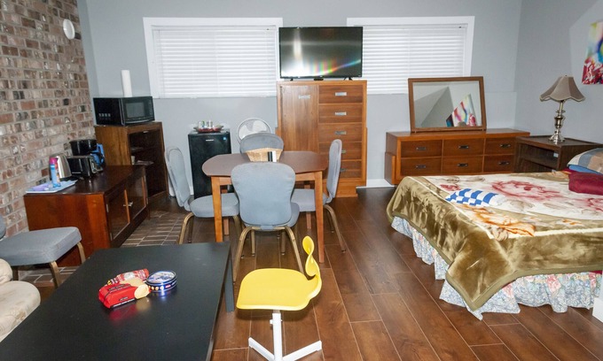 Abbotsford House | ONE BEDROOM ENSUITE - QUEENS DEN
