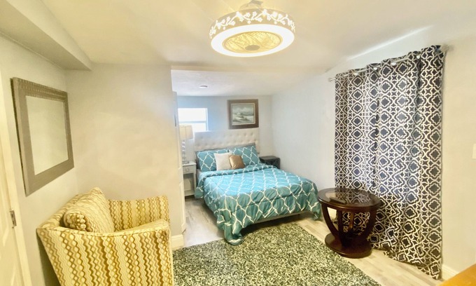 Florida Gardens House | One Bedroom Hideaway with private entrance and garden view