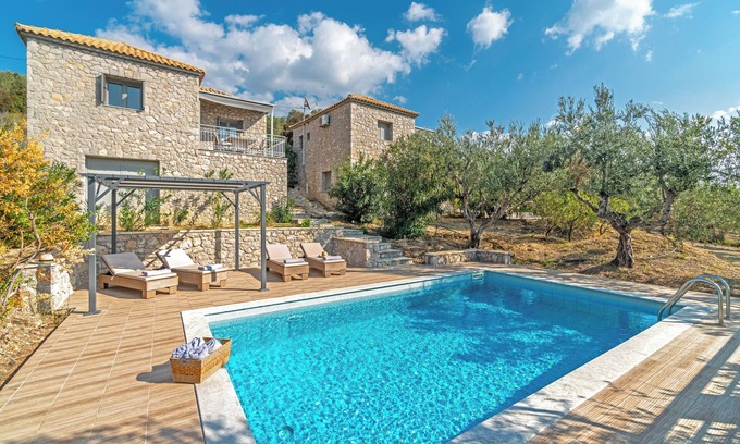 Gialova House | One bedroom holiday house with private pool