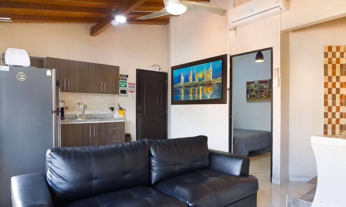Zona Rosa Apartment | ONE Bedroom Hot TUB AC LLeras 2 bliocks