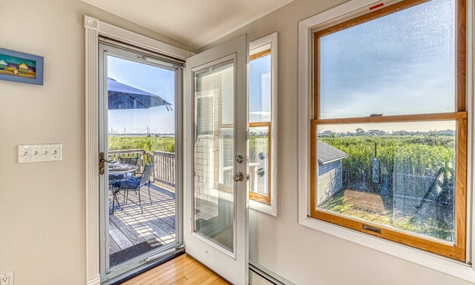 Mastic Beach House | One bedroom house with the stunning views of the Narrow Bay