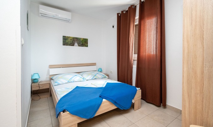 Sibuljina Apartment | One bedroom apartment with balcony and sea view Tribanj Šibuljina, Paklenica (A-17818-c)