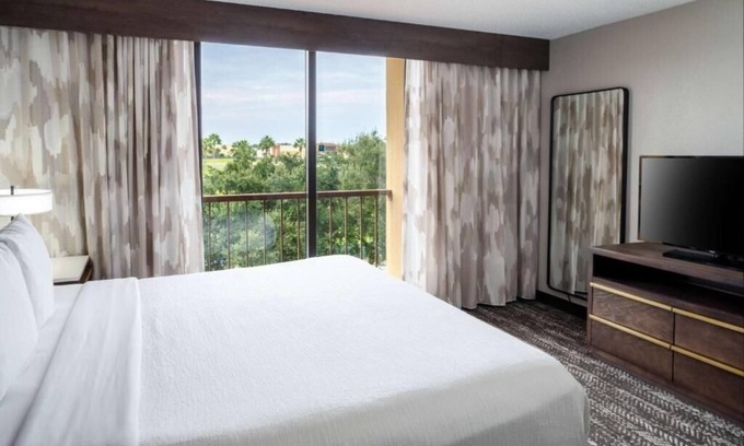 Altamonte Springs Apartment | One Bedroom King Suite Near You Fit Gyms ORL