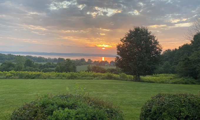 Geneva House | One Bedroom Loft with View of Seneca Lake
