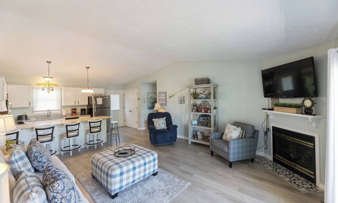 Grand Rivers Condo | One Bedroom Marina View Condo