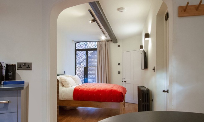 Coventry City Centre Cottage | One Bedroom modern luxury cottage
