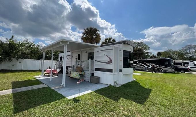 North Fort Myers Cottage | One Bedroom/One Bathroom Chic Chalet