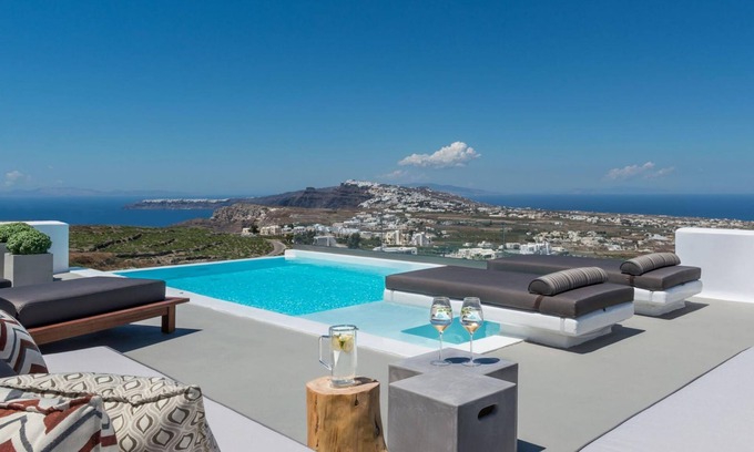 Pyrgos Villa | One Bedroom Panoramic - White Co