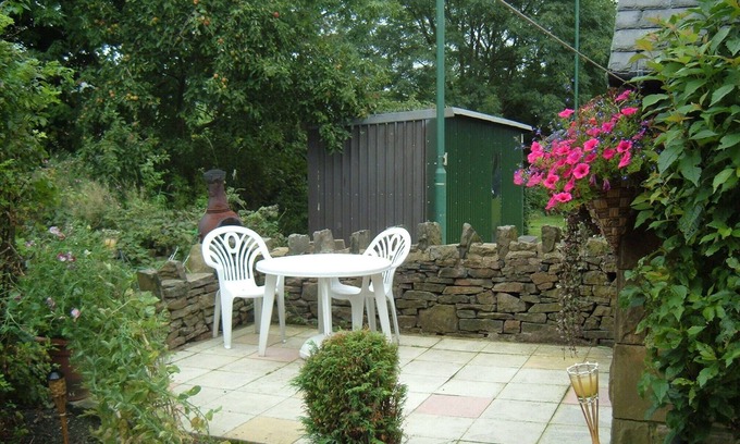 Furness Vale House | ONE BEDROOM PEAK DISTRICT COTTAGE 2MINS WALK TO PEAK FOREST CANAL