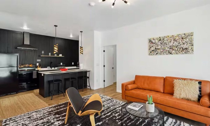 White Salmon Apartment | One-bedroom penthouse suite-located downtown White Salmon, suite 13
