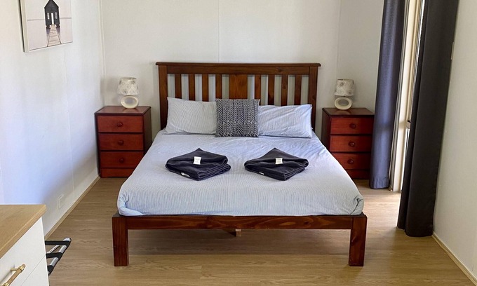 Woolundunga Apartment | One-Bedroom Studio - Studio Room With Gum Creek View