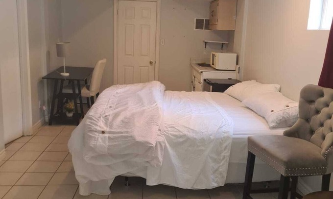 Hurontario House | One Bedroom Suite Basement Apartment with private Toilet