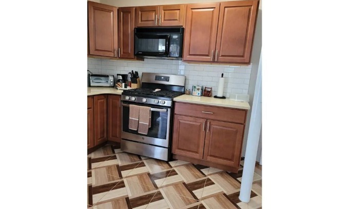 Moonachie House | One bedroom Suite. Close access To NY/MetLife.