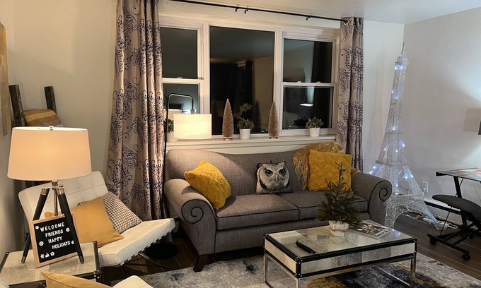 South London Apartment | One Bedroom Suite ~ Wortley Village - London Ontario