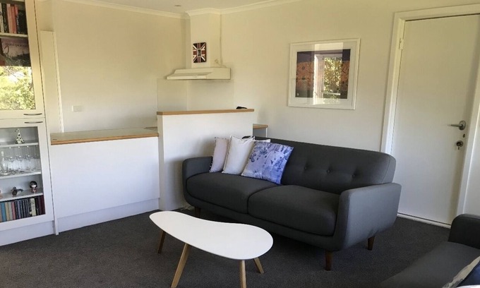 Camberwell Apartment | One bedroom unit in Camberwell. Off street parking.