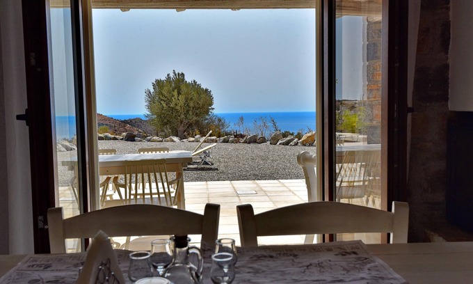 Vizari Villa | One Bedroom Villa - shared pool