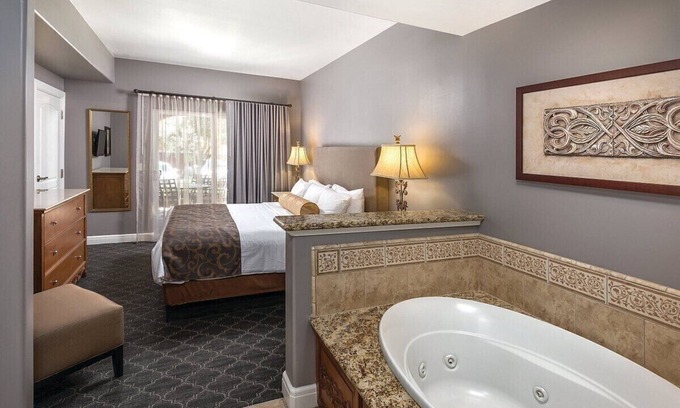 Napa Resort | One Bedroom - Vino Bello Resort in Napa Valley, LA ONDA FESTIVAL Weekend
