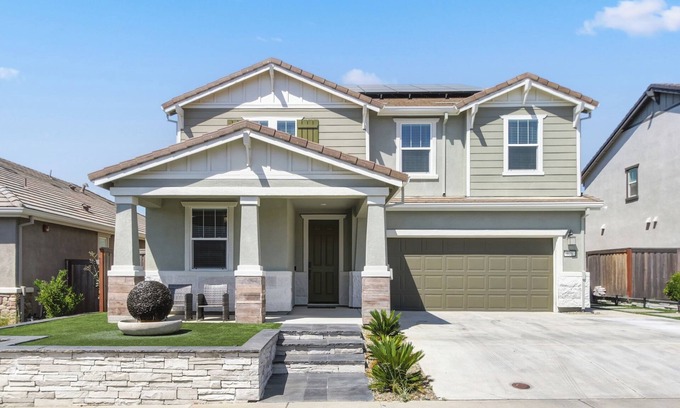 Lincoln House | One Big and Beautiful House in Lincoln