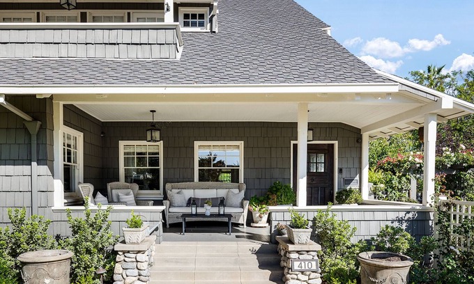 South Arroyo House | One block from the Rose Parade. Beautiful designer home.