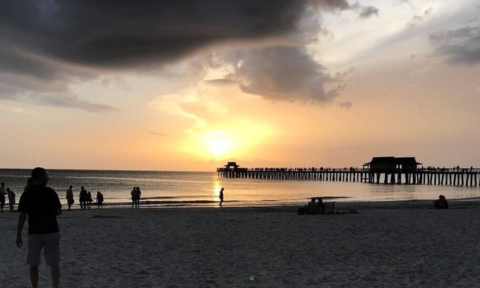 Old Naples Condo | One block to beach and to dining. Best location in Naples !