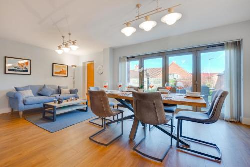 Holt House | One Brightwell Close