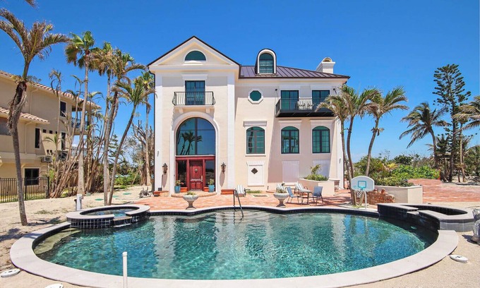 Wulfert House | One Captiva - Six bedroom gulf front home