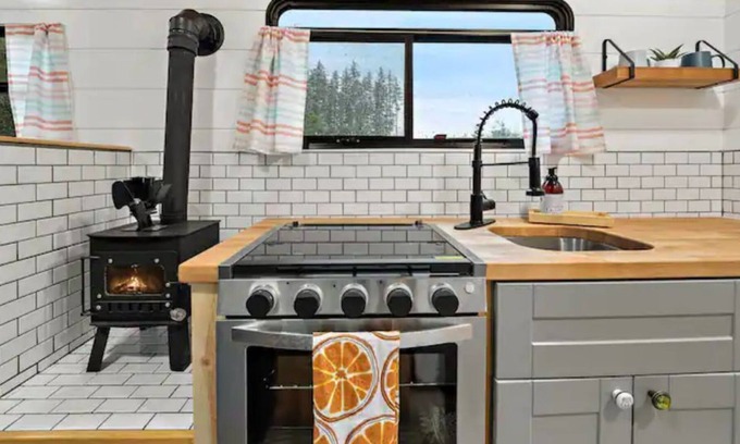 Shelton House | One Day Bus - Tiny Home
