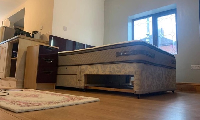 Tunstall Apartment | One Lovely Apartmt 1 Double & 2 Camp Beds