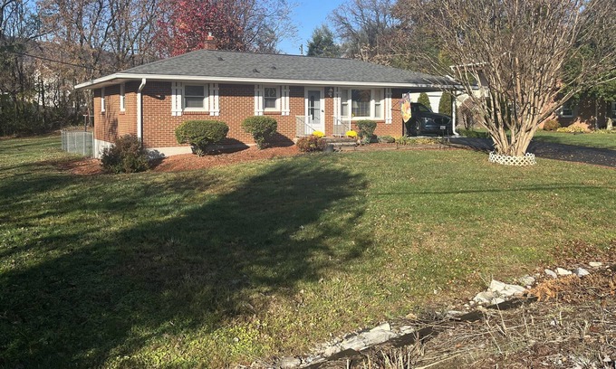 Daleville House | One mile off exit 150 on interstate 81 in Daleville Va . Sleeps up to 7 .