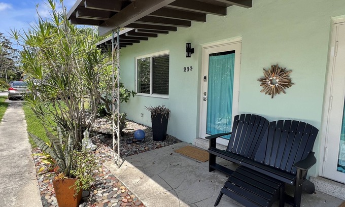 Delray Beach House | One Mile to Beach, Two Bedrooms & High Speed Wifi