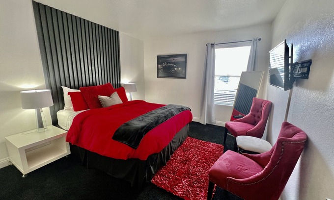 Las Vegas Condo | One Mile to Strip!
