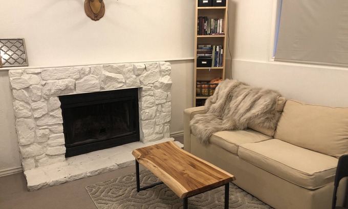 Murray Apartment | One Night Stay - Late check-in