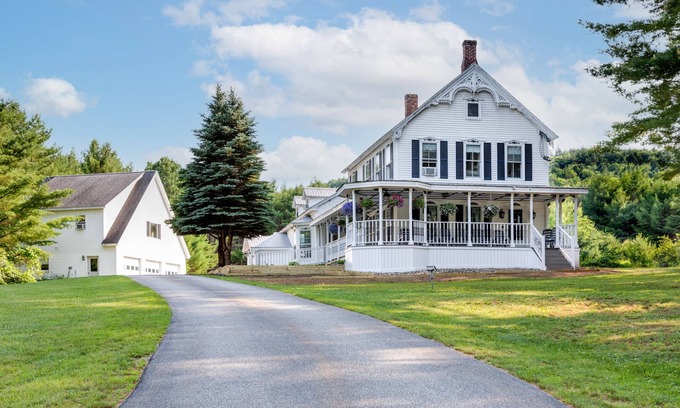 Warrensburg House | One-of-a-kind 4 Acre Adirondack Escape Short Drive to LG & GORE Mountain!n