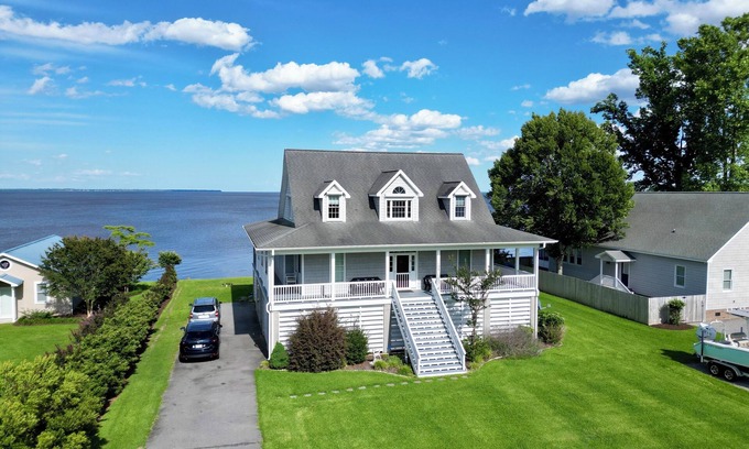 Avoca House | One of a Kind House on the Albemarle Sound - Large Sunrise Porch