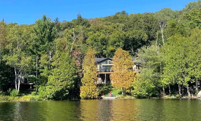 Perry House | One of a kind New Muskoka cottage on baylake with Hot tub/Spa!nn