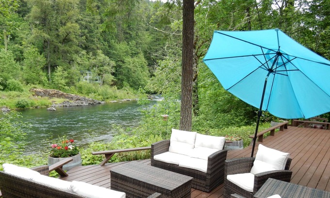 Cascadia House | One Of A Kind Place at McKenzie River