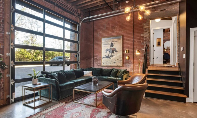 Nashville Condo | One-Of-A-Kind w/6 Beds! Roll Up Garage Door - Pool, Speakeasy, Gym