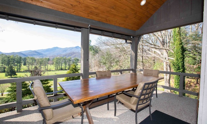 Waynesville Cabin | One of Waynesville's most treasured and historic vacation cabins