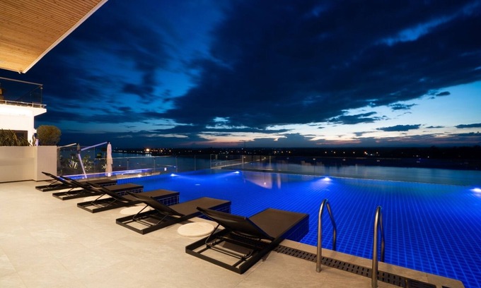 Vientiane Hotel | One Riviera Hotel and Residences
