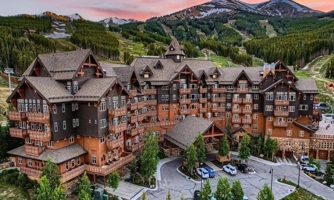 Peak 8 Condo | One Ski Hill Place - Ski In/Out. Breck's Top Luxury Resort! Peak 8
