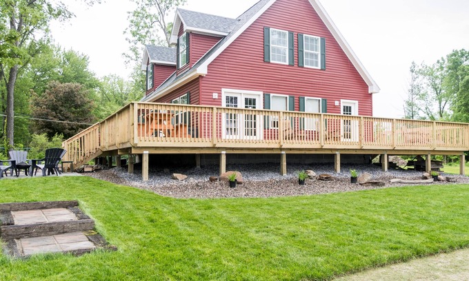 Canastota House | Oneida Lake, Lake House 1 acre lot, lots of parking