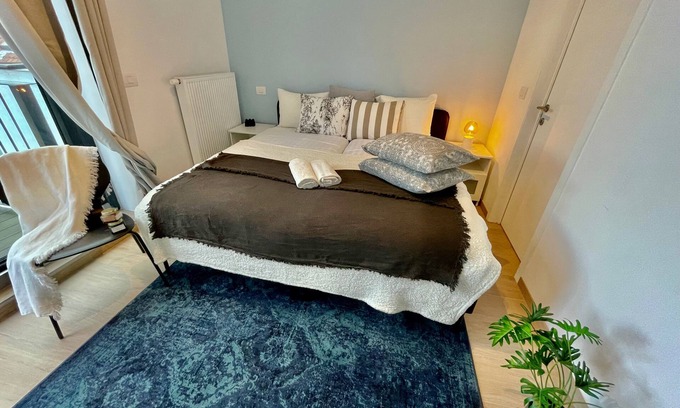 Klein-Antwerpen Apartment | OneLuxStay 1BR near Fashion District