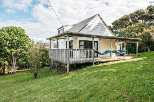Oneroa House | Oneroa Oasis - Oneroa Holiday Home