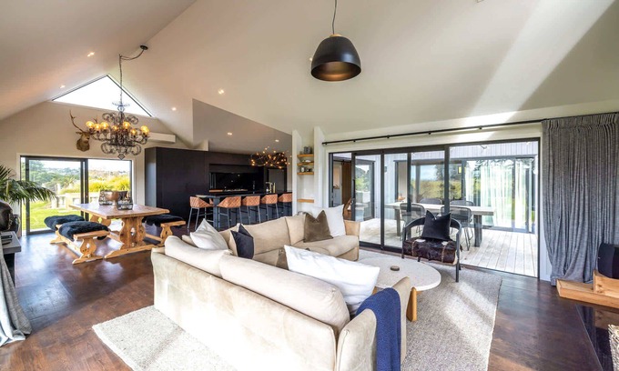 Oneroa House | Oneroa Olive Estate | Stay Waiheke