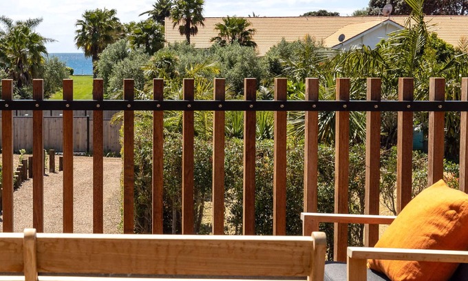 Onetangi Apartment | ONETANGI BEACH STAYS APARTMENT | Coast & Country | WINTER DEAL - Stay 3, Pay 2