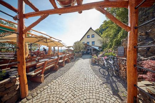 Bullay Hotel | Onkel Toms Hütte, Weingut Friedhelm Lenz