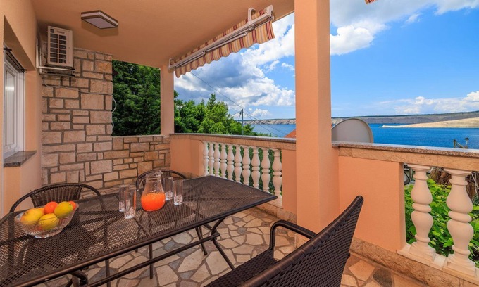 Jadranovo Apartment | Only 100 metres to the crystal-clear Adriatic Sea